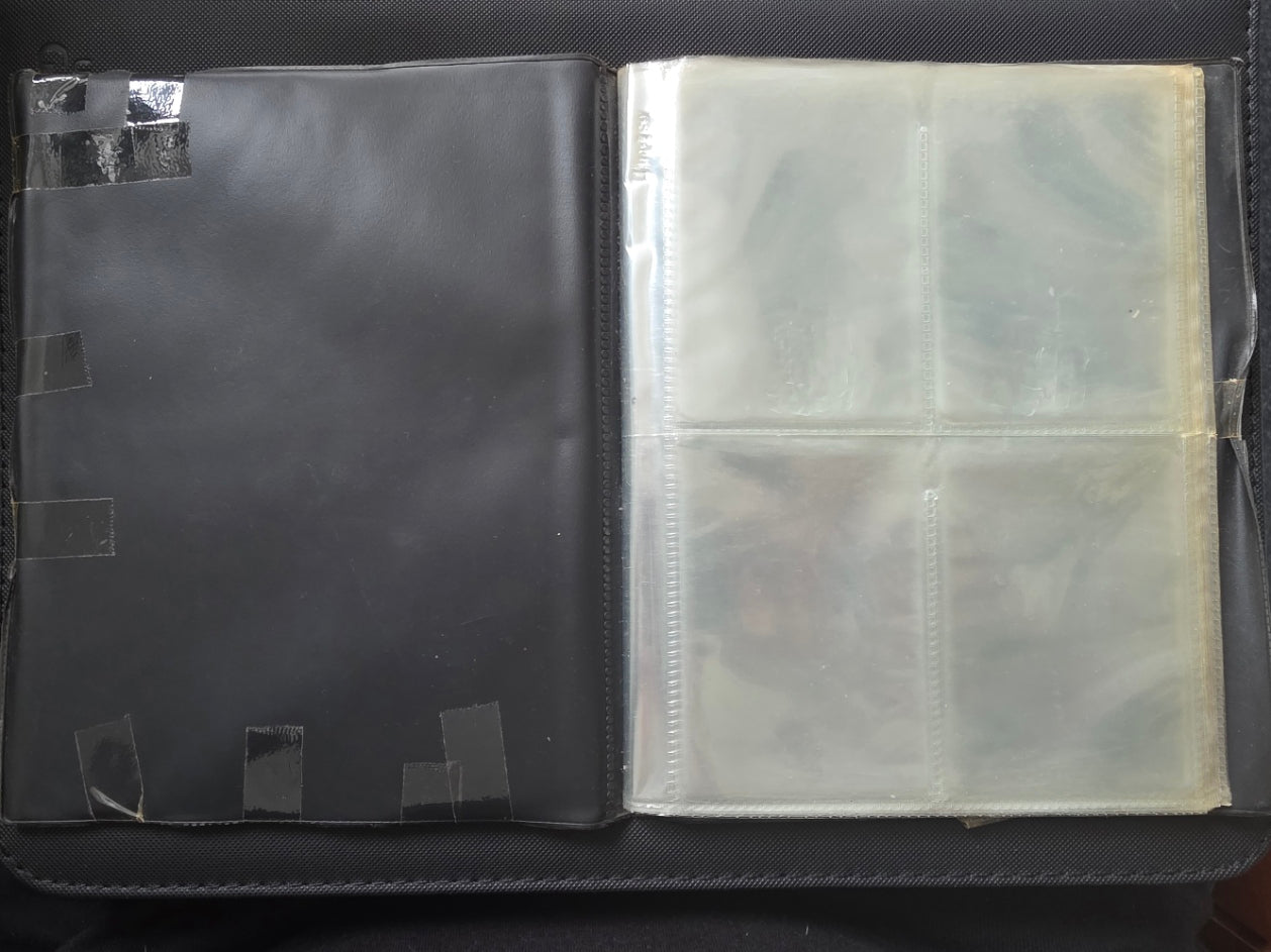 Vintage Card Album – WOTC – Ultra Pro (1999) – 4 -Pocket